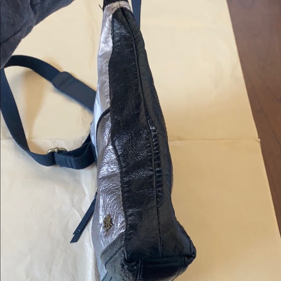 22:07 - The Sak Leather Crossbody Bag - Picture 7 of 16